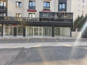 Kurtköy Merkezde 215 m² Önü Açık Yola Cephe Satılık Dükkan